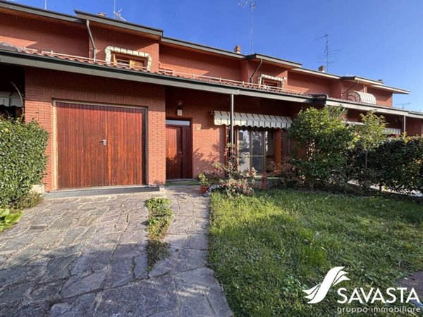 casa indipendente a Novara in zona zona Cittadella - Villaggio Dalmazia