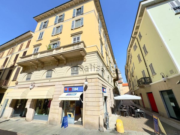 appartamento in vendita a Novara in zona Centro Città