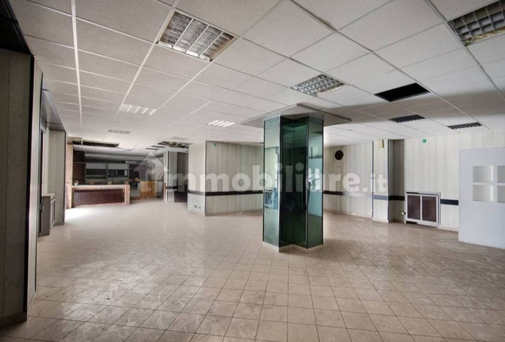 negozio in vendita a Novara in zona zona Sant'Andrea - San Rocco