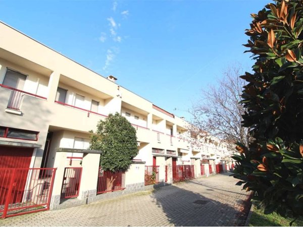 casa indipendente a Novara in zona zona Cittadella - Villaggio Dalmazia