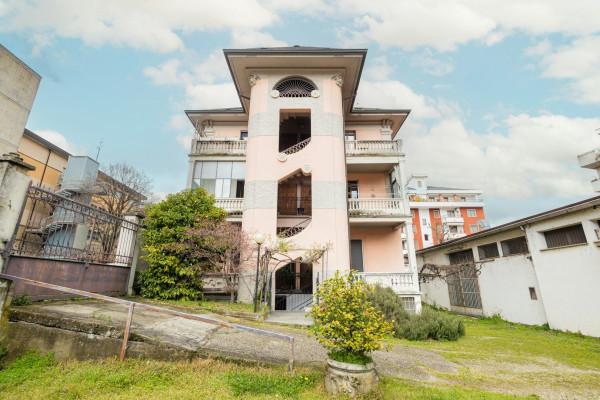 casa indipendente in vendita a Novara in zona Centro Città