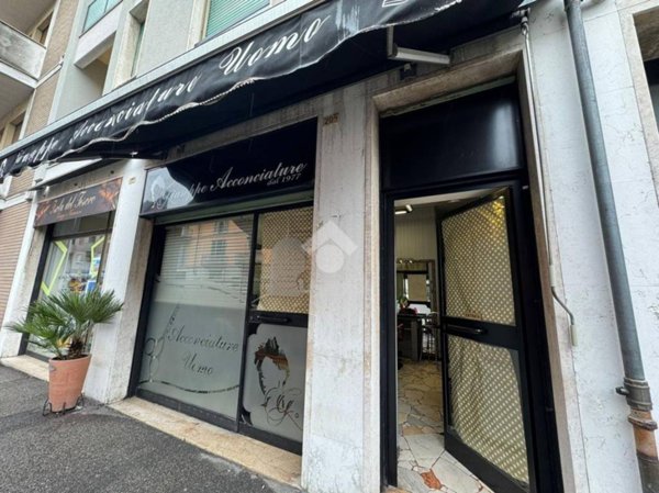 negozio in vendita a Novara in zona zona San Martino