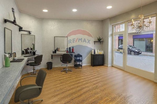 negozio in vendita a Novara in zona zona Sacro Cuore