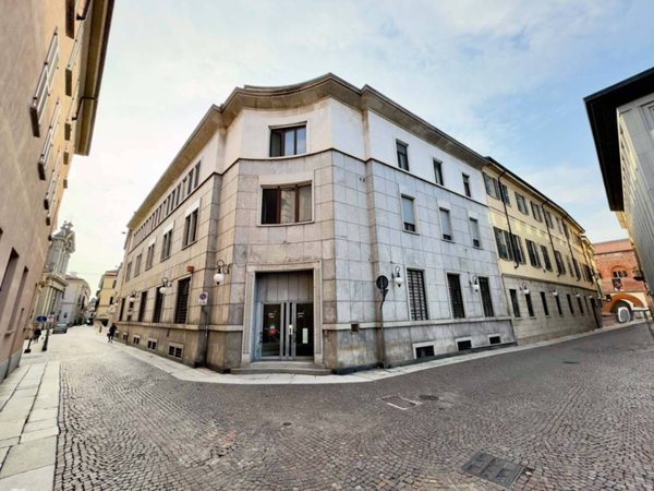 appartamento in vendita a Novara in zona Centro Città