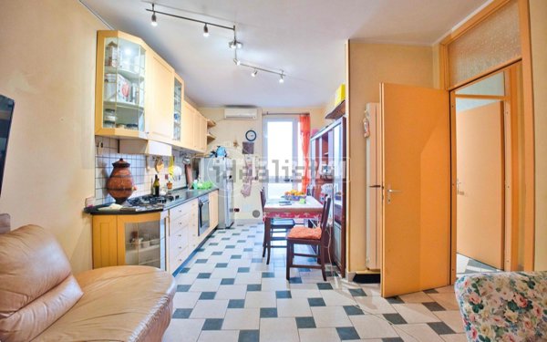 appartamento in vendita a Novara in zona Veveri