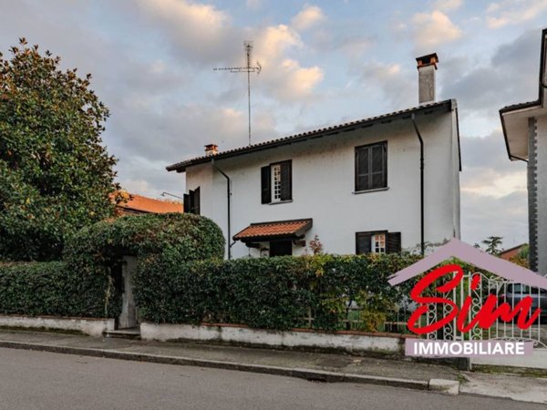 casa indipendente a Novara in zona zona Cittadella - Villaggio Dalmazia