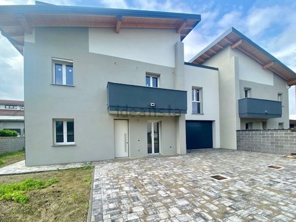 casa indipendente in vendita a Novara