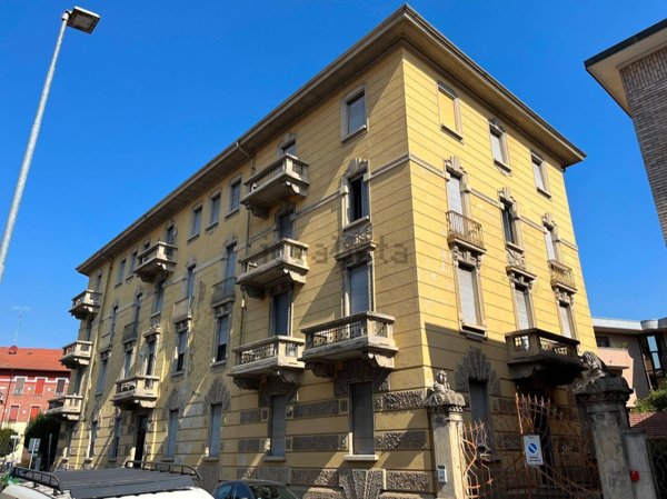 intera palazzina in vendita a Novara in zona Centro Città