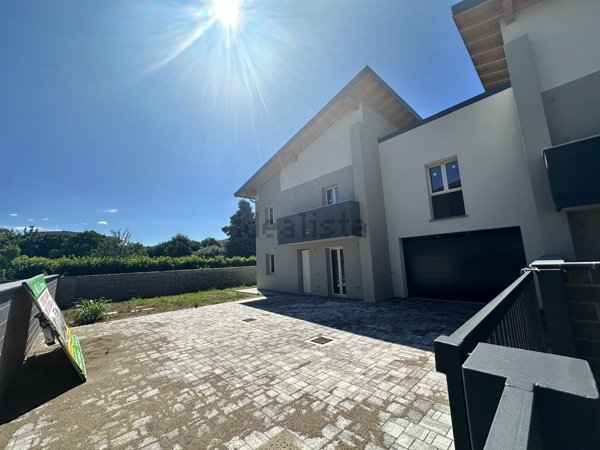 casa indipendente in vendita a Novara in zona zona Sant'Andrea - San Rocco