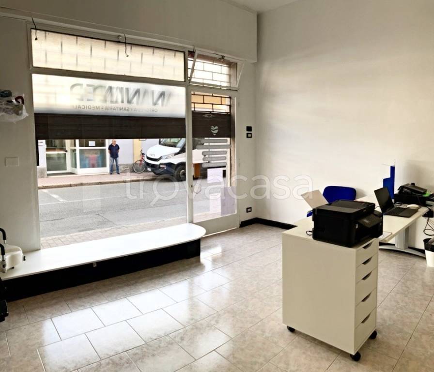 negozio in vendita a Novara in zona zona San Martino