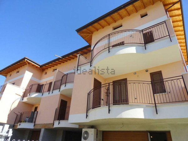 casa indipendente a Novara in zona zona Cittadella - Villaggio Dalmazia