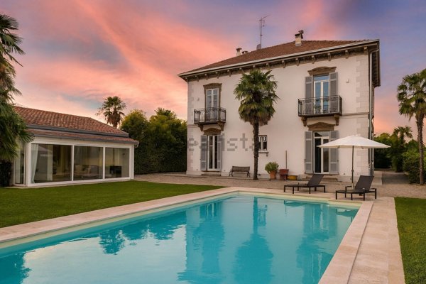 casa indipendente in vendita a Novara