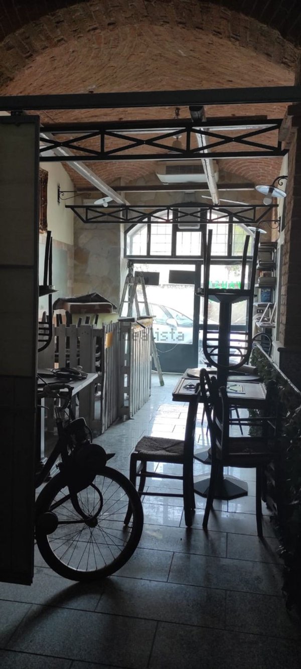 locale commerciale in vendita a Novara in zona Centro Città