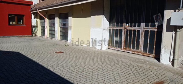 locale di sgombero in vendita a Novara in zona zona Sant'Andrea - San Rocco
