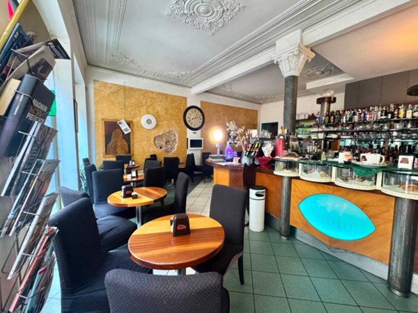 negozio in vendita a Novara in zona Centro Città