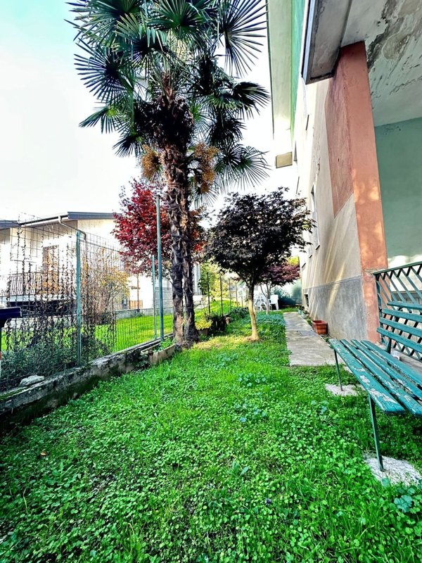 casa indipendente in vendita a Novara in zona Veveri