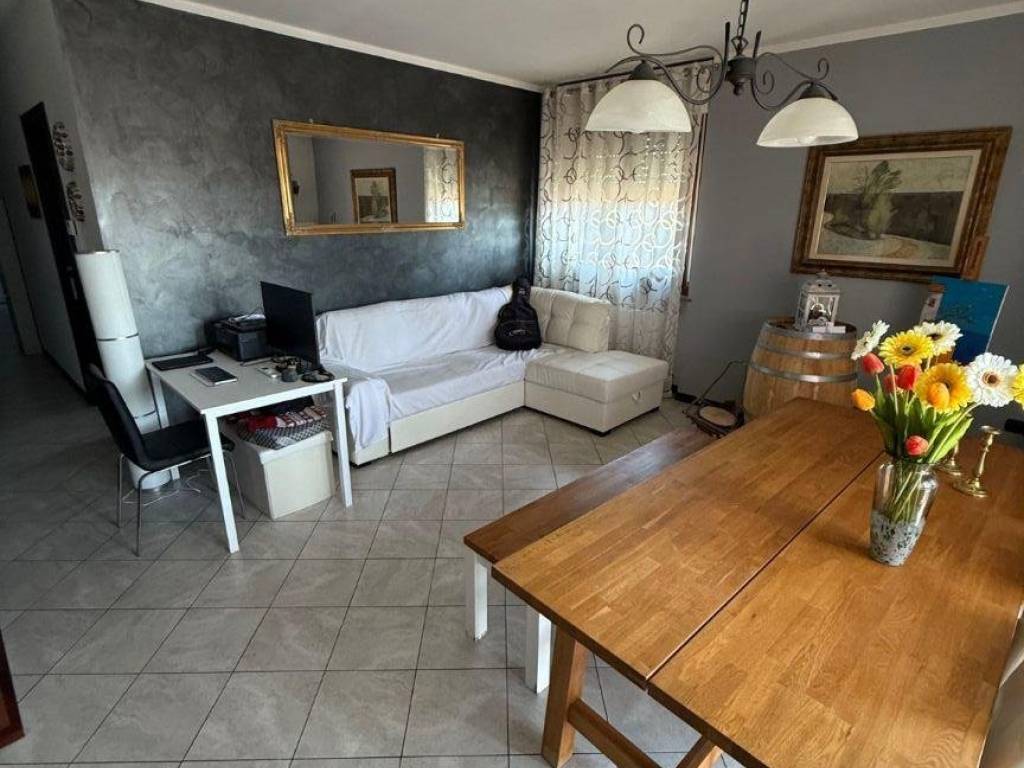 appartamento in vendita a Novara in zona Veveri