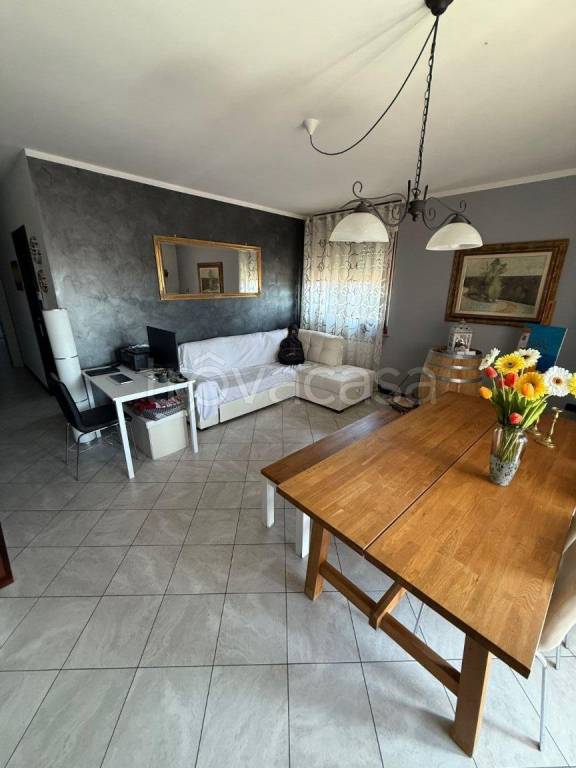 appartamento in vendita a Novara in zona Veveri