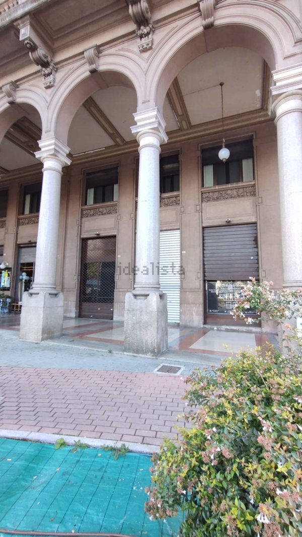 locale commerciale in vendita a Novara