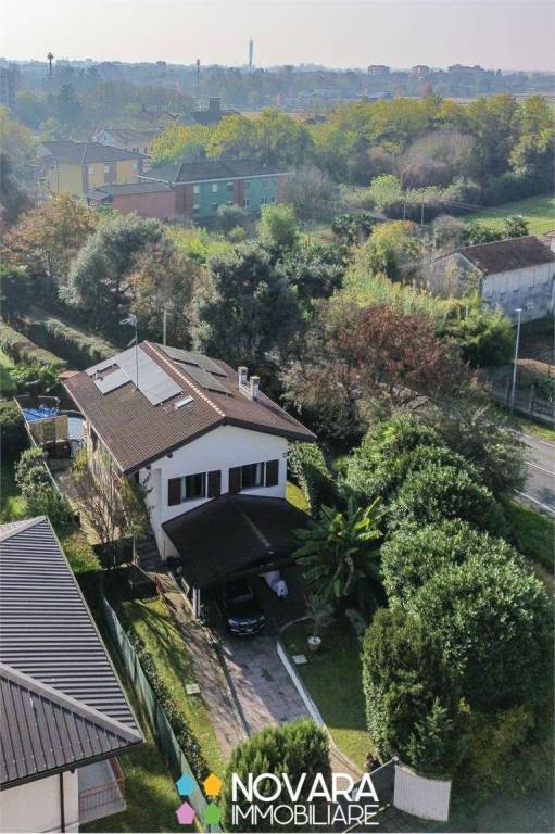 casa indipendente in vendita a Novara