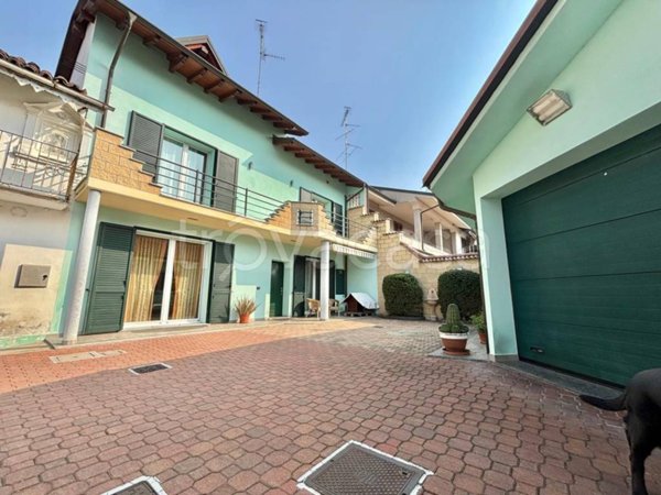 casa indipendente in vendita a Novara in zona Lumellogno