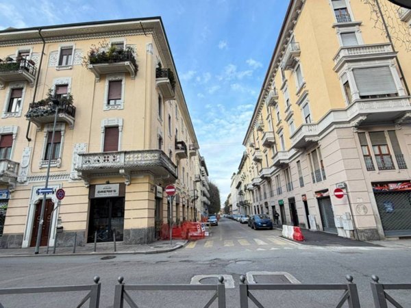 casa indipendente in vendita a Novara in zona Centro Città
