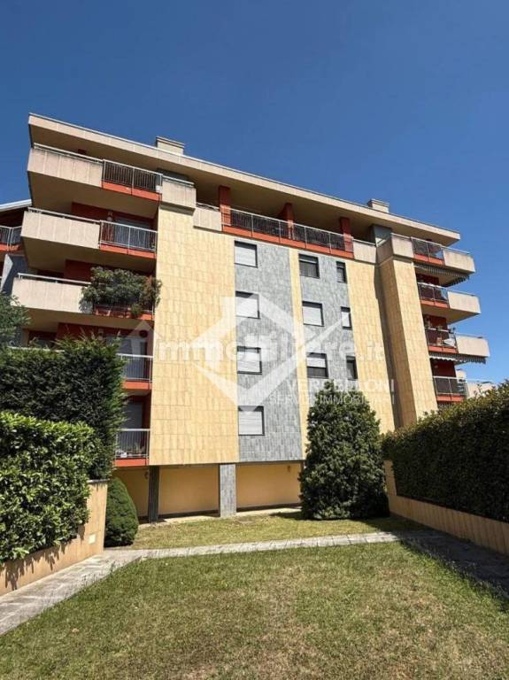 appartamento in vendita a Novara in zona Veveri