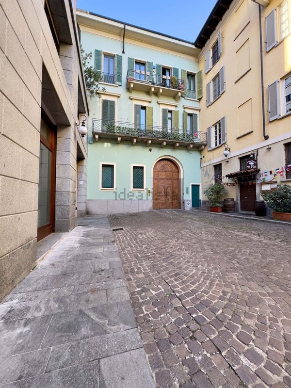 appartamento in vendita a Novara in zona Centro Città