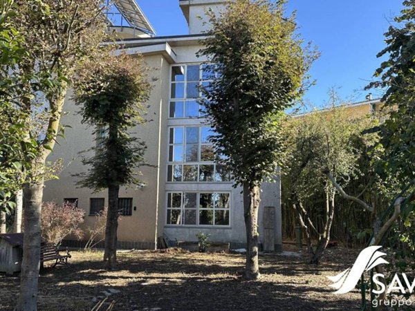 casa indipendente in vendita a Novara in zona Lumellogno