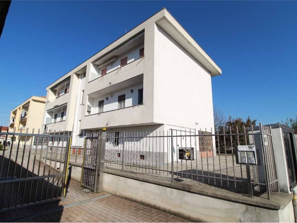 appartamento in vendita a Novara in zona Veveri