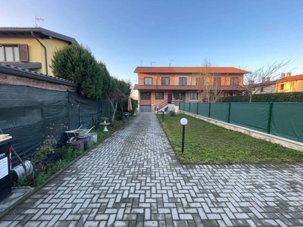 casa indipendente a Novara in zona zona Cittadella - Villaggio Dalmazia