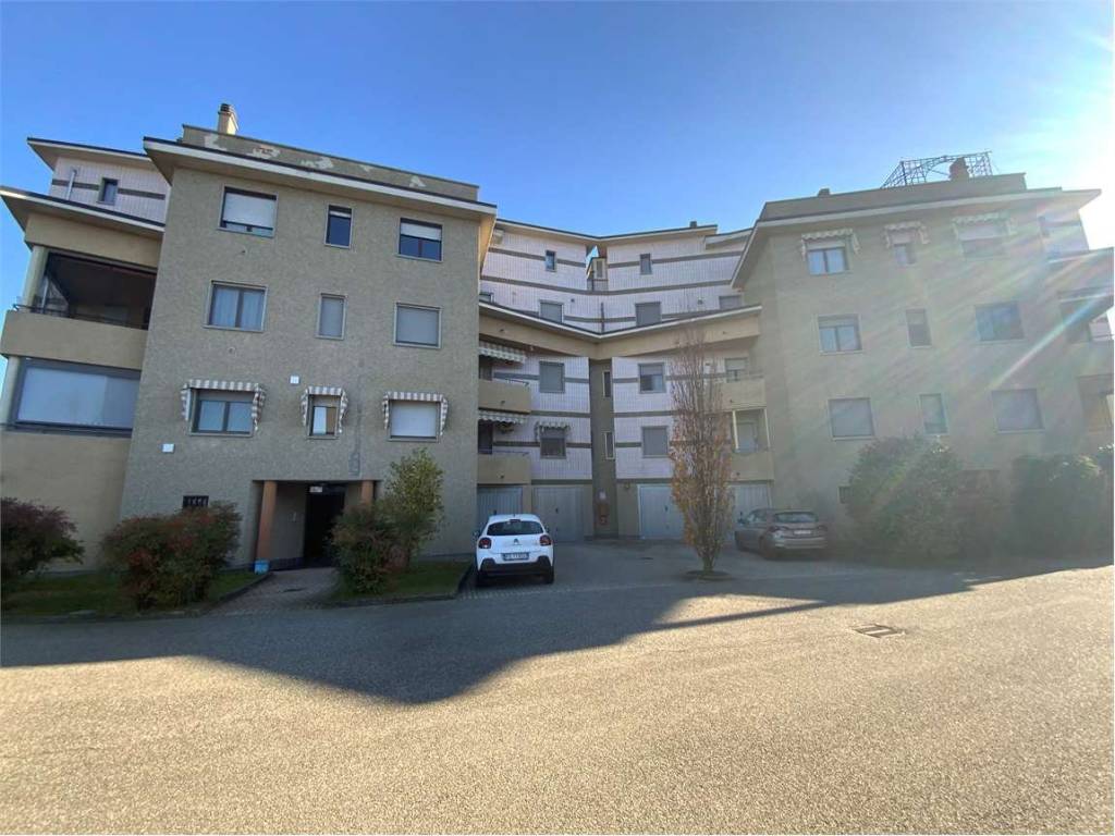 appartamento in vendita a Novara in zona Lumellogno