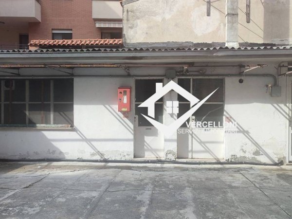 locale commerciale in vendita a Novara in zona zona Agogna - San Paolo