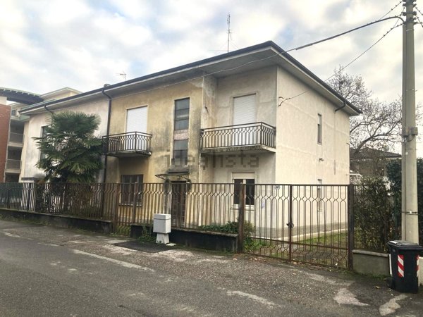 casa indipendente in vendita a Novara