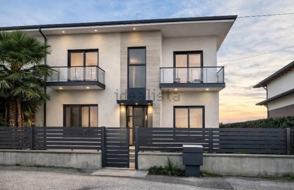 casa indipendente in vendita a Novara