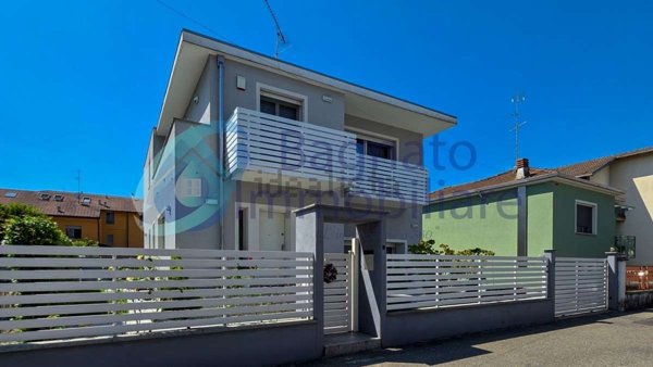 casa indipendente in vendita a Novara in zona Torrion Quartara