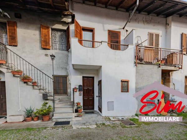 casa indipendente in vendita a Novara in zona Veveri