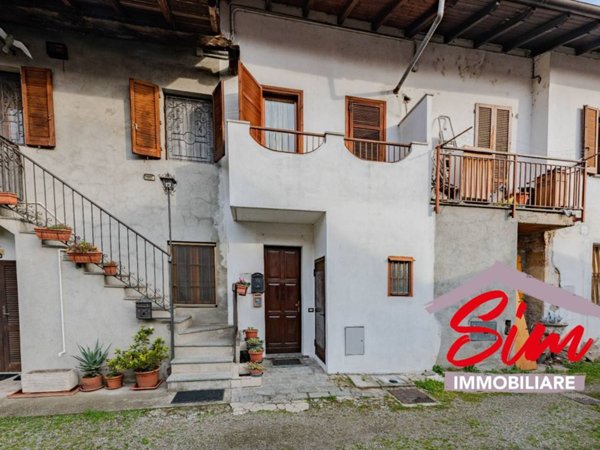 casa indipendente in vendita a Novara in zona Veveri