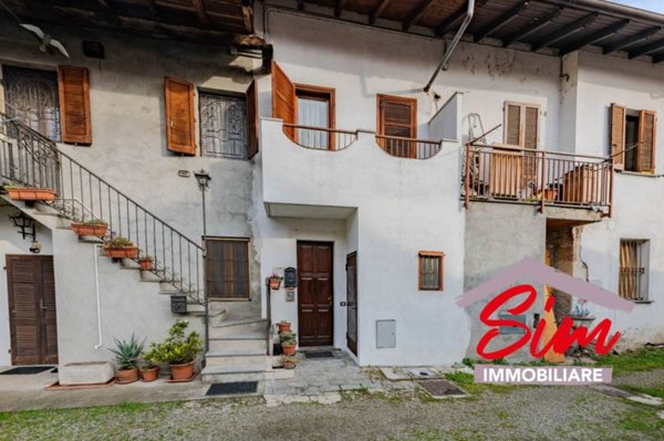 casa indipendente in vendita a Novara in zona Veveri