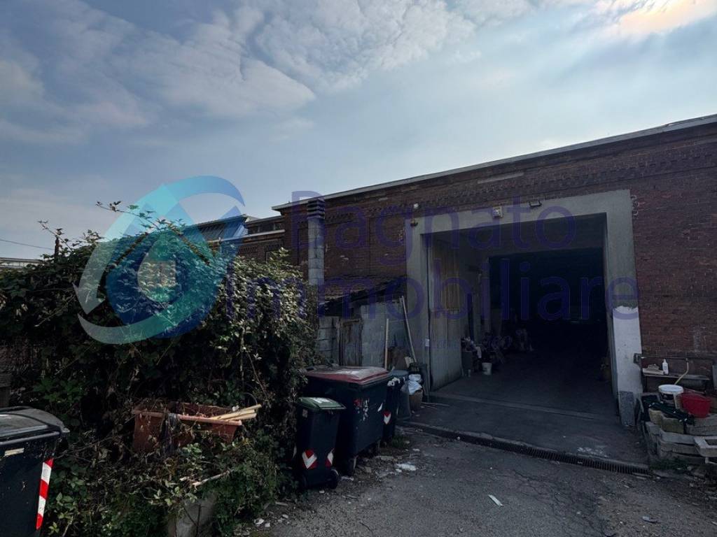 locale commerciale in vendita a Novara in zona zona Sant'Agabio