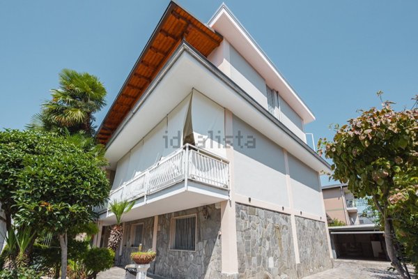 intera palazzina in vendita a Novara in zona Centro Città