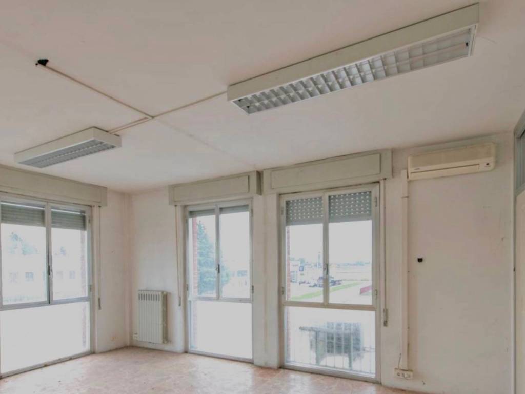 ufficio in vendita a Novara in zona zona Sant'Andrea - San Rocco