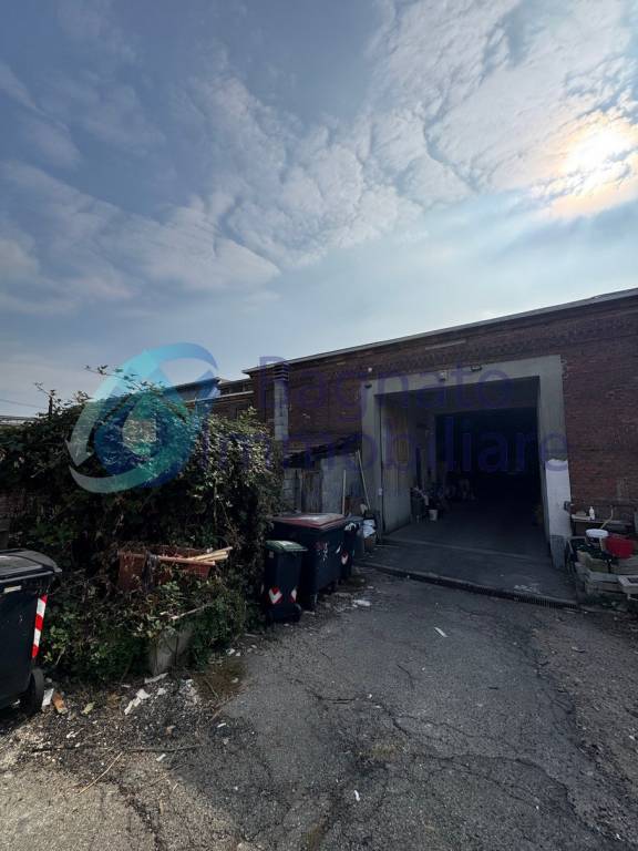 locale commerciale in vendita a Novara in zona zona Sant'Agabio