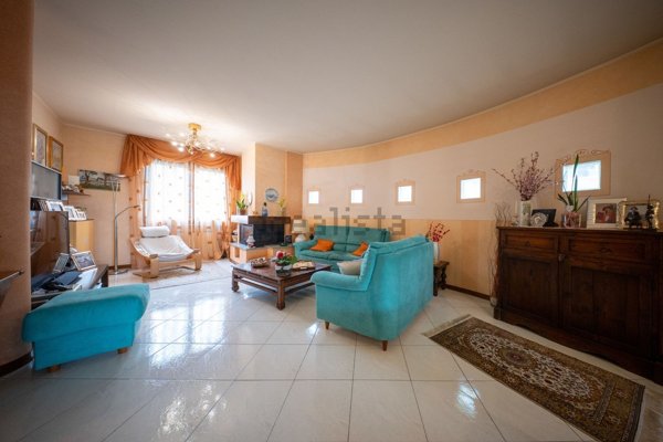 casa indipendente in vendita a Novara in zona zona Bicocca