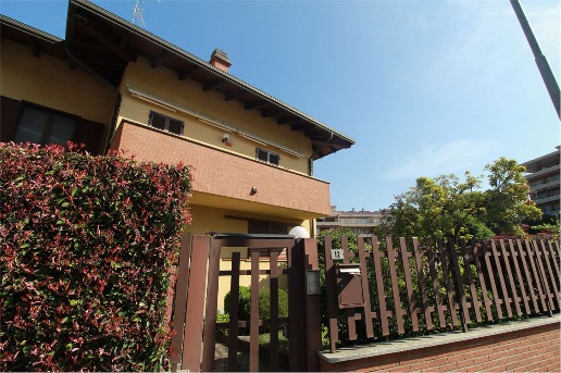 casa indipendente in vendita a Novara in zona zona Bicocca