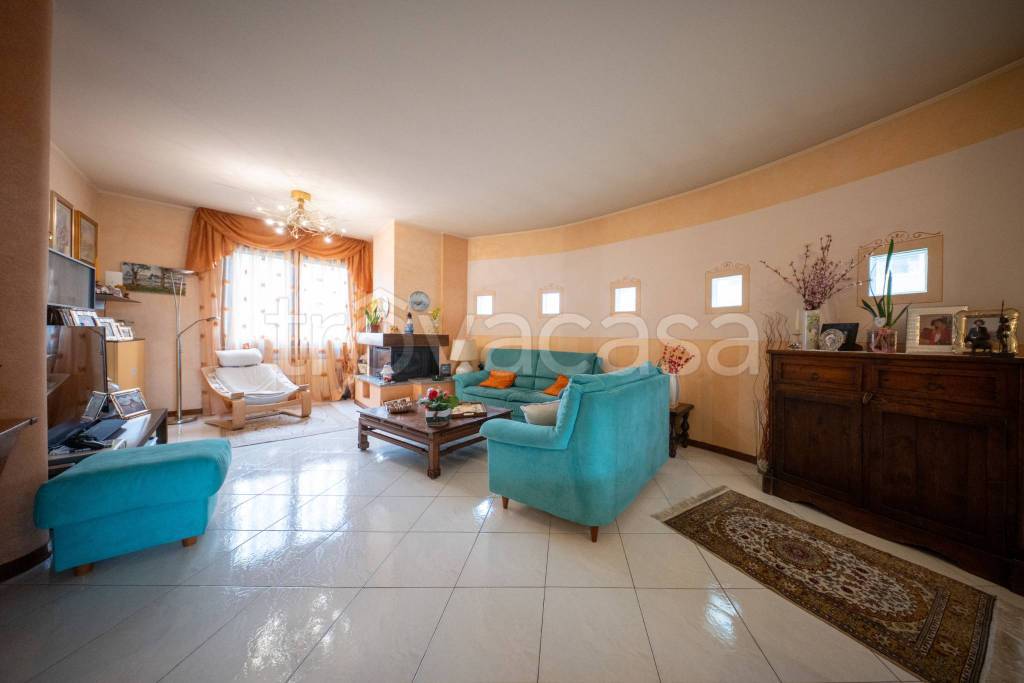 casa indipendente in vendita a Novara in zona zona Bicocca