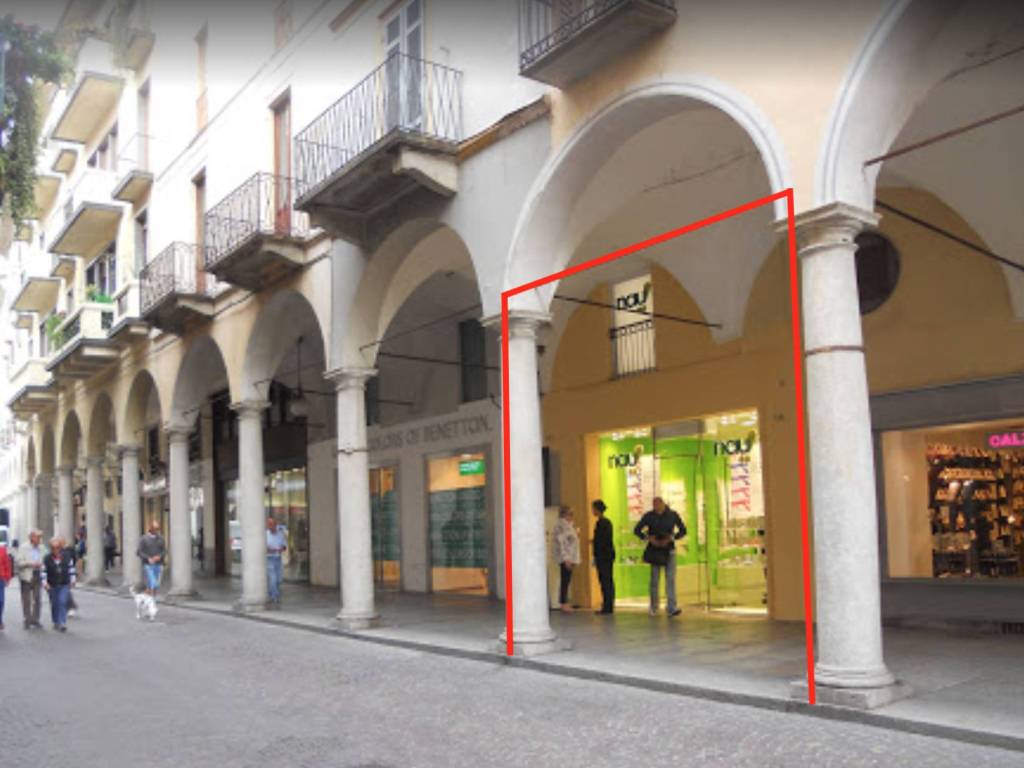 negozio in vendita a Novara