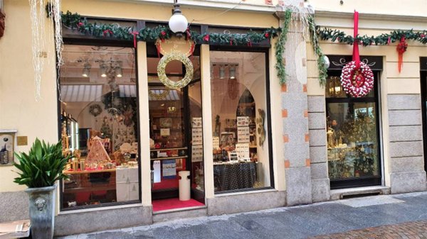 negozio in vendita a Novara in zona Centro Città
