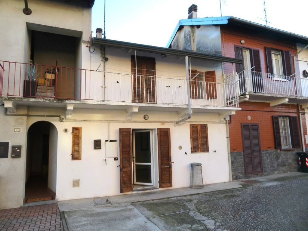 casa indipendente in vendita a Novara in zona Lumellogno