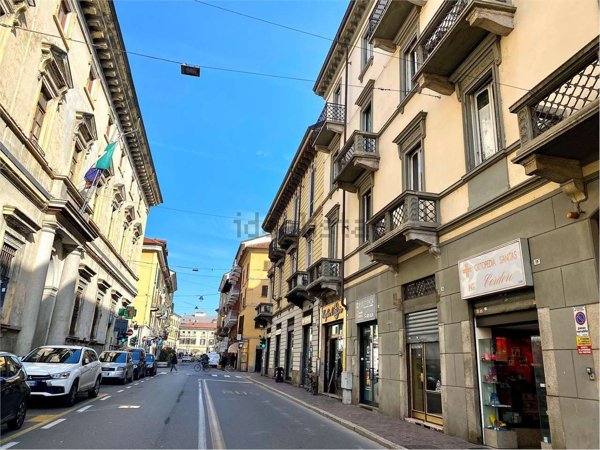 negozio in vendita a Novara in zona Centro Città